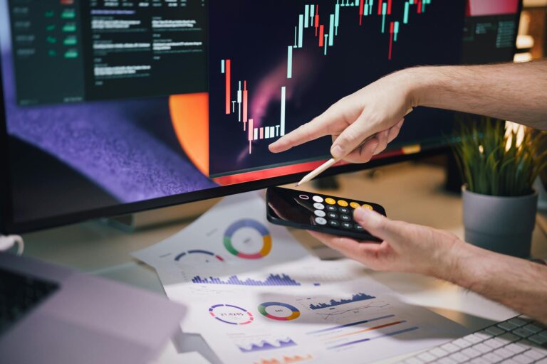 RSI, Médias Móveis e Candlesticks: Como Usar Cada Indicador